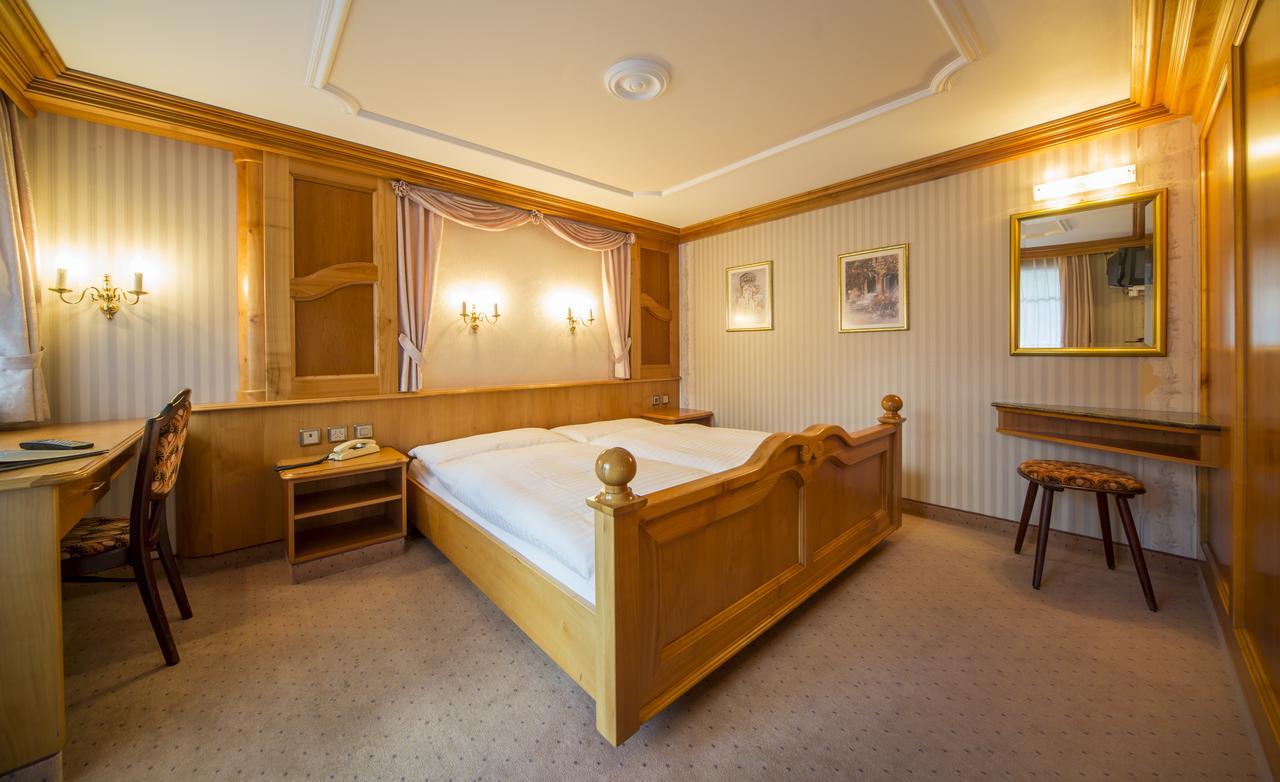 Hotel Olympia Saas-Almagell Eksteriør billede